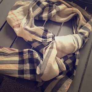 Used Burberry Linen Scarf